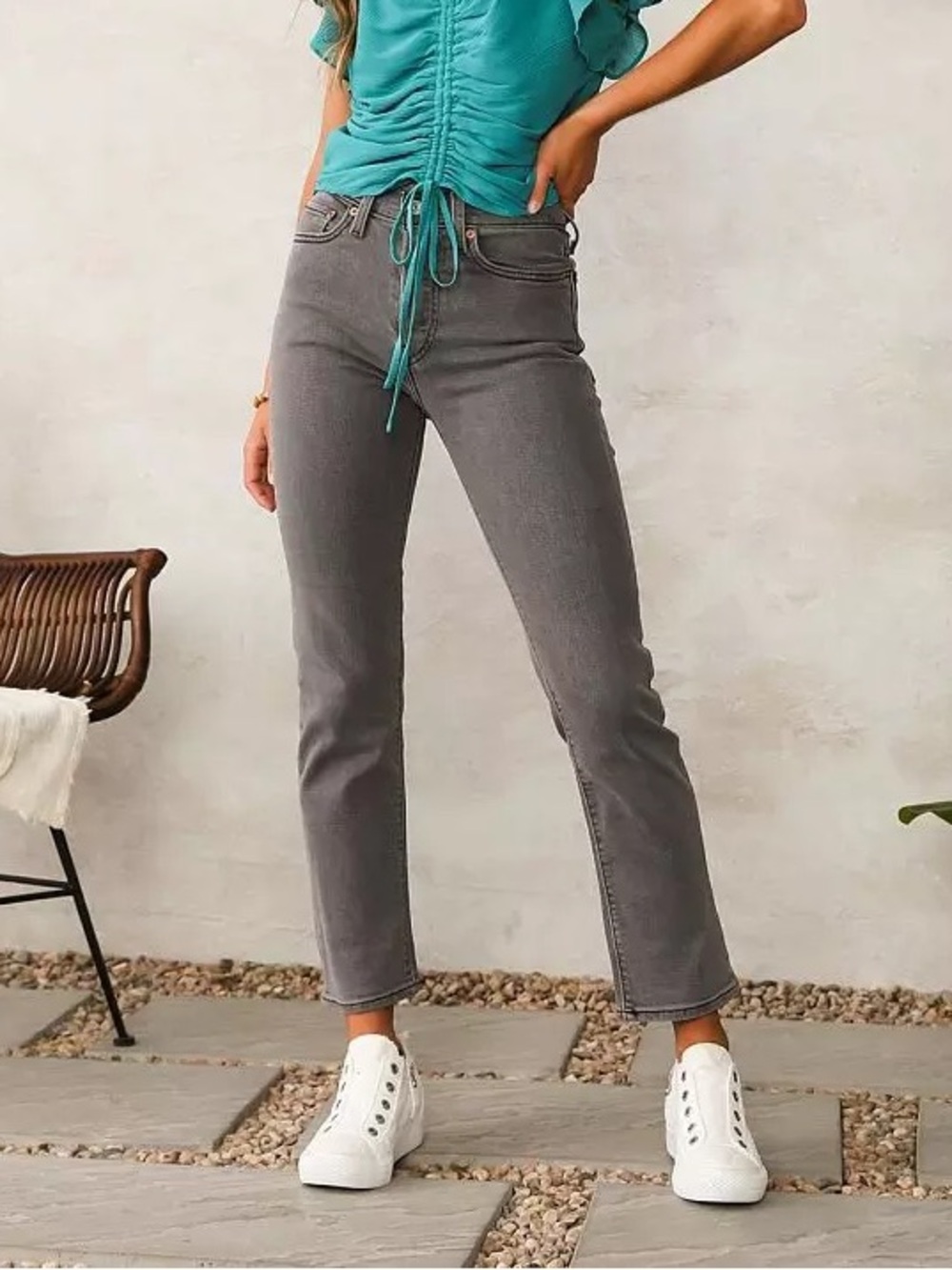 Levi’s Wedgie Straight Stretch Jean size 27 gray buttonfly